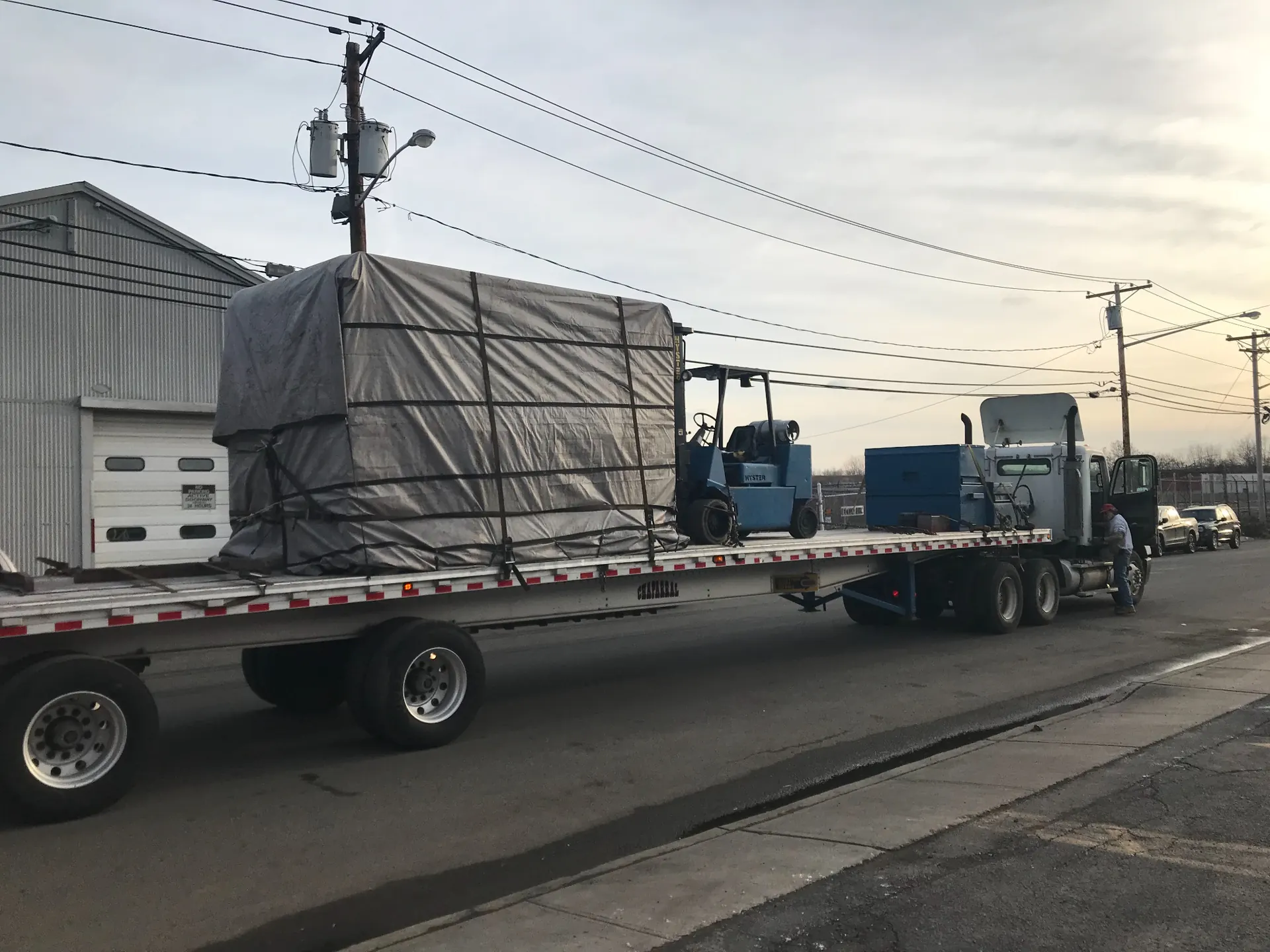 Flatbed rigging equipment